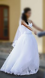 Пышное красивое свадебное платье с кружевом