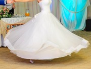Утонченное свадебное платье(42-46,  рост 160-170),  фата,  чулки(S). 
